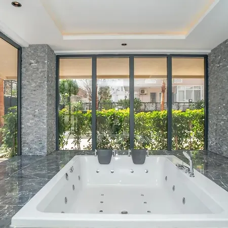 Square Light Residence, With Pool In The Location Of Appartamento