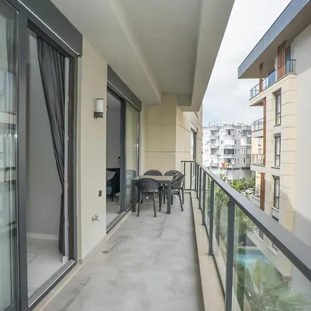 Square Light Residence, With Pool In The Location Of Appartamento *