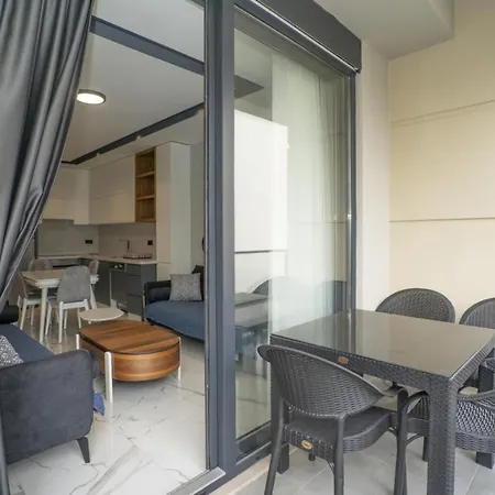 Square Light Residence, With Pool In The Location Of * 알란야